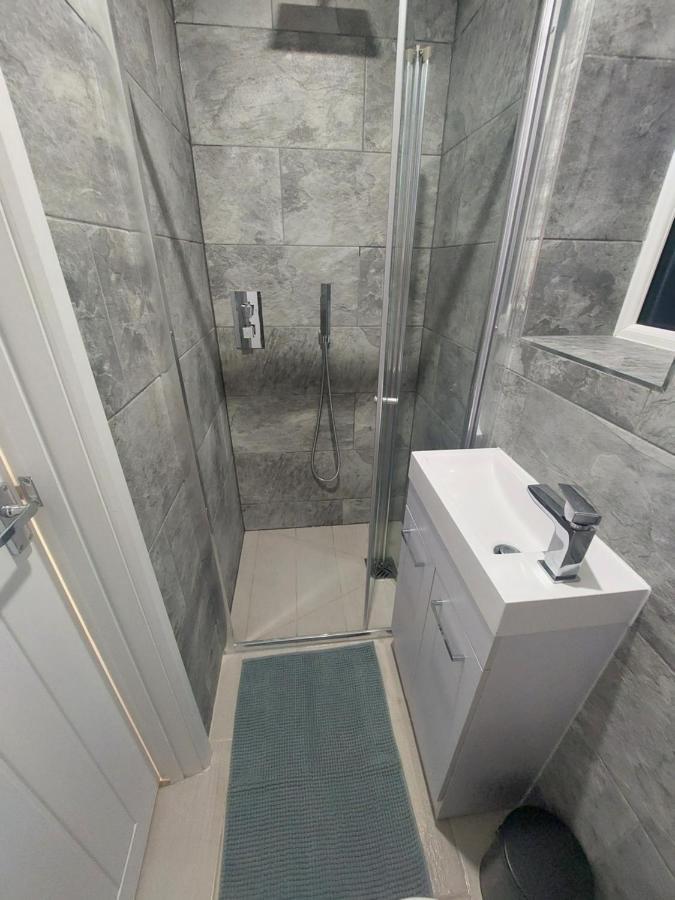 New, Stylish Studio Flat With Private Patio And Free On-Street Parking Check Out At 11Am بورنماوث المظهر الخارجي الصورة