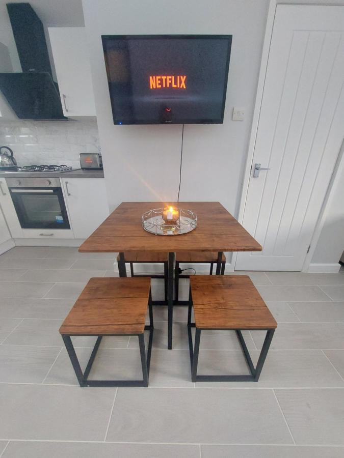 New, Stylish Studio Flat With Private Patio And Free On-Street Parking Check Out At 11Am بورنماوث المظهر الخارجي الصورة