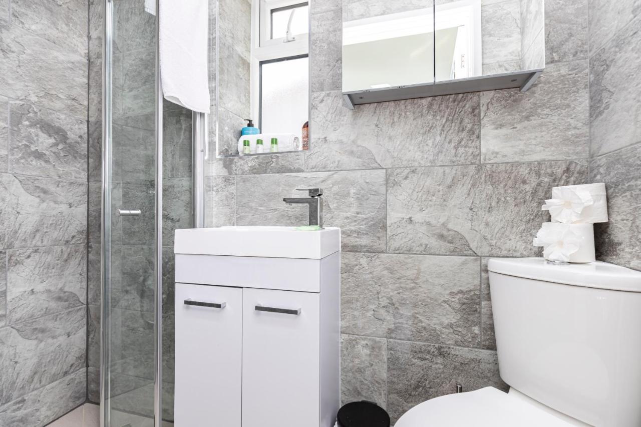 New, Stylish Studio Flat With Private Patio And Free On-Street Parking Check Out At 11Am بورنماوث المظهر الخارجي الصورة