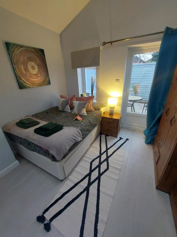 New, Stylish Studio Flat With Private Patio And Free On-Street Parking Check Out At 11Am بورنماوث المظهر الخارجي الصورة