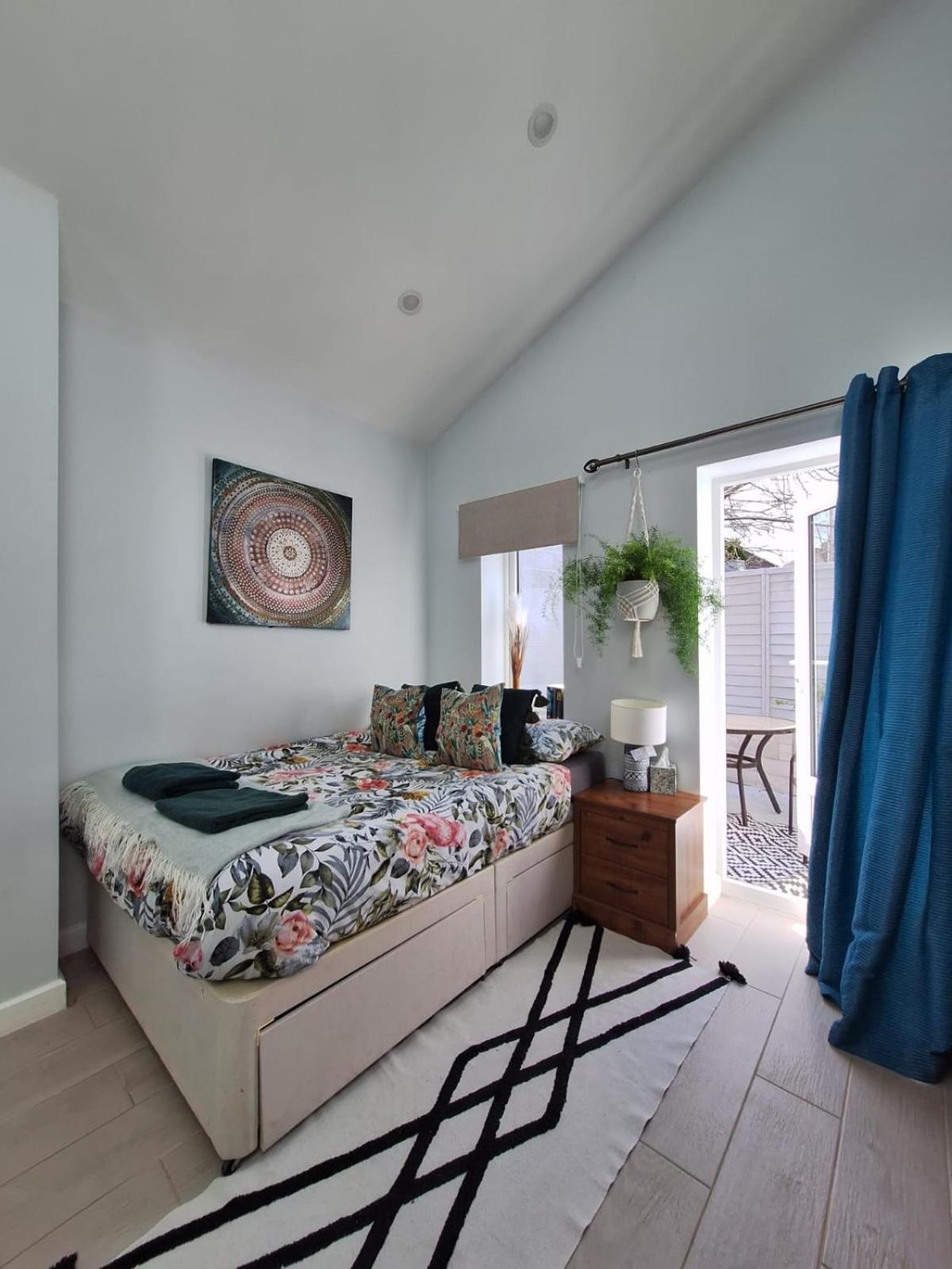 New, Stylish Studio Flat With Private Patio And Free On-Street Parking Check Out At 11Am بورنماوث المظهر الخارجي الصورة