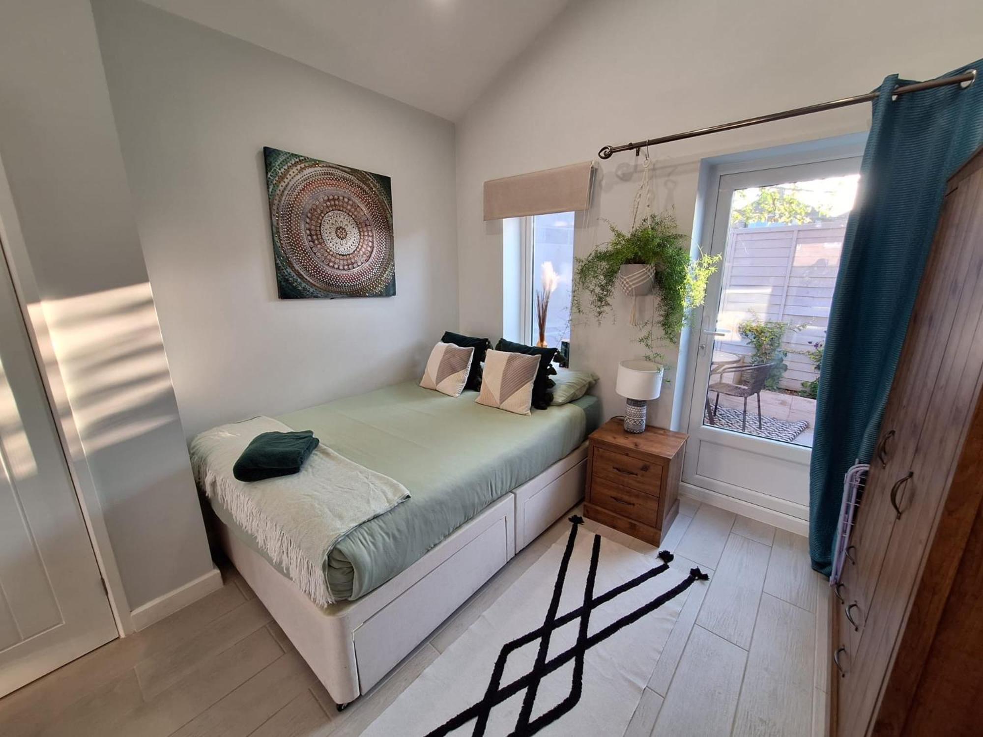 New, Stylish Studio Flat With Private Patio And Free On-Street Parking Check Out At 11Am بورنماوث المظهر الخارجي الصورة