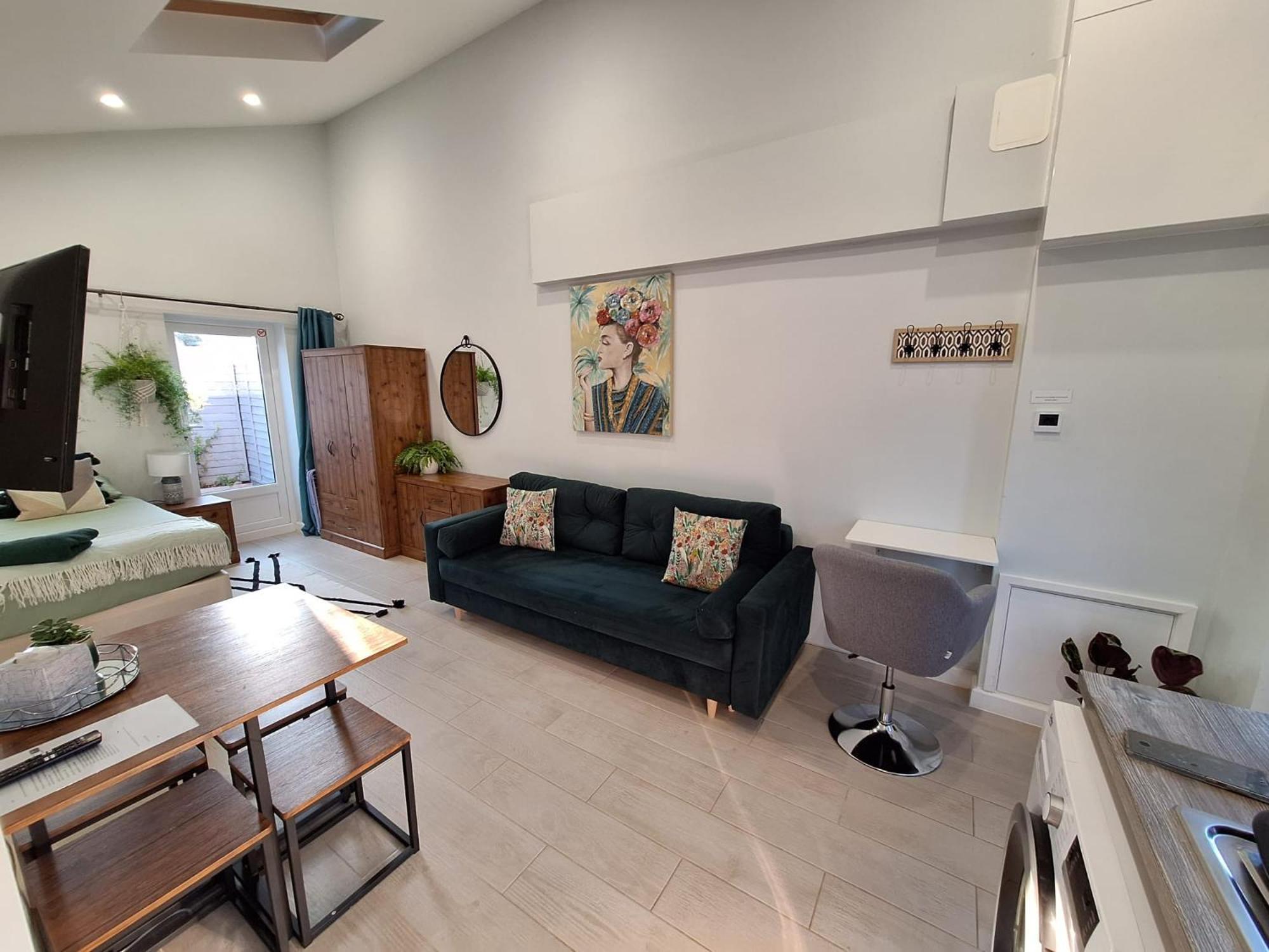 New, Stylish Studio Flat With Private Patio And Free On-Street Parking Check Out At 11Am بورنماوث المظهر الخارجي الصورة